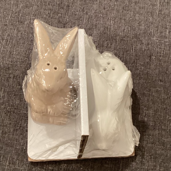 Easter Special TARGET NWT Bunny Salt and pepper Shaker - Picture 3 of 8